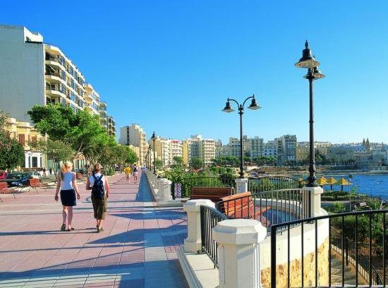 Spacious 3 Bedroom In The Heart Of St Julians *