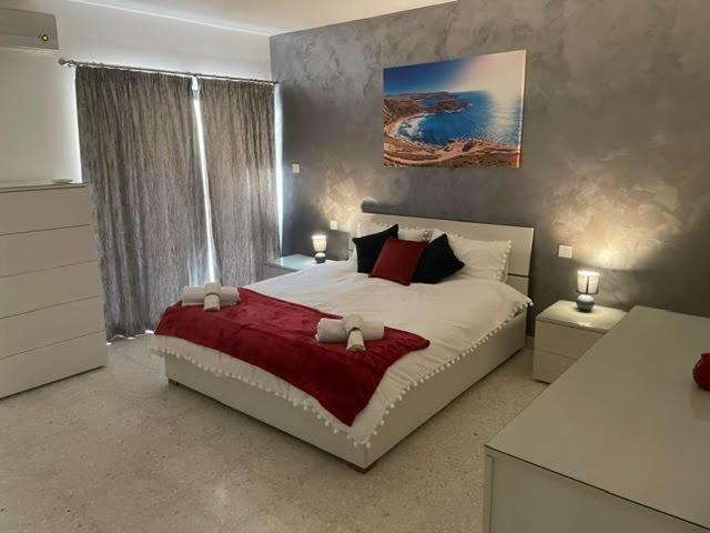 Spacious 3 Bedroom In The Heart Of St Julians Apartment *