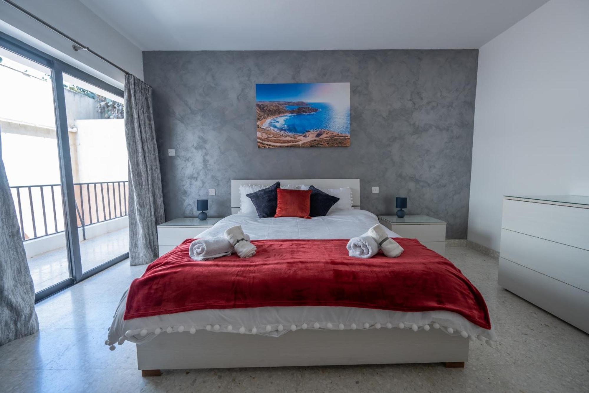 Spacious 3 Bedroom In The Heart Of St Julians Apartment
