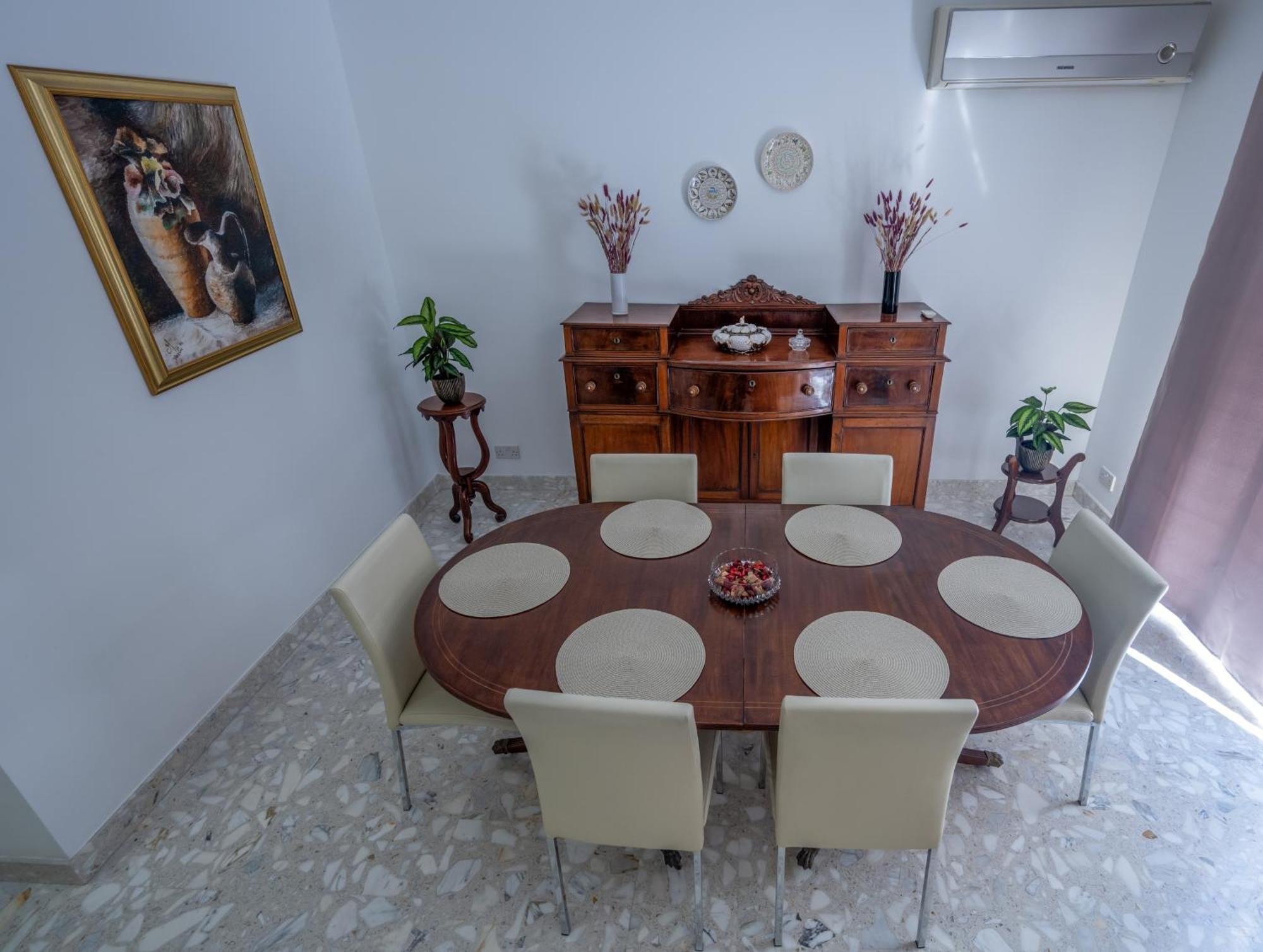 Apartment Spacious 3 Bedroom In The Heart Of St Julians