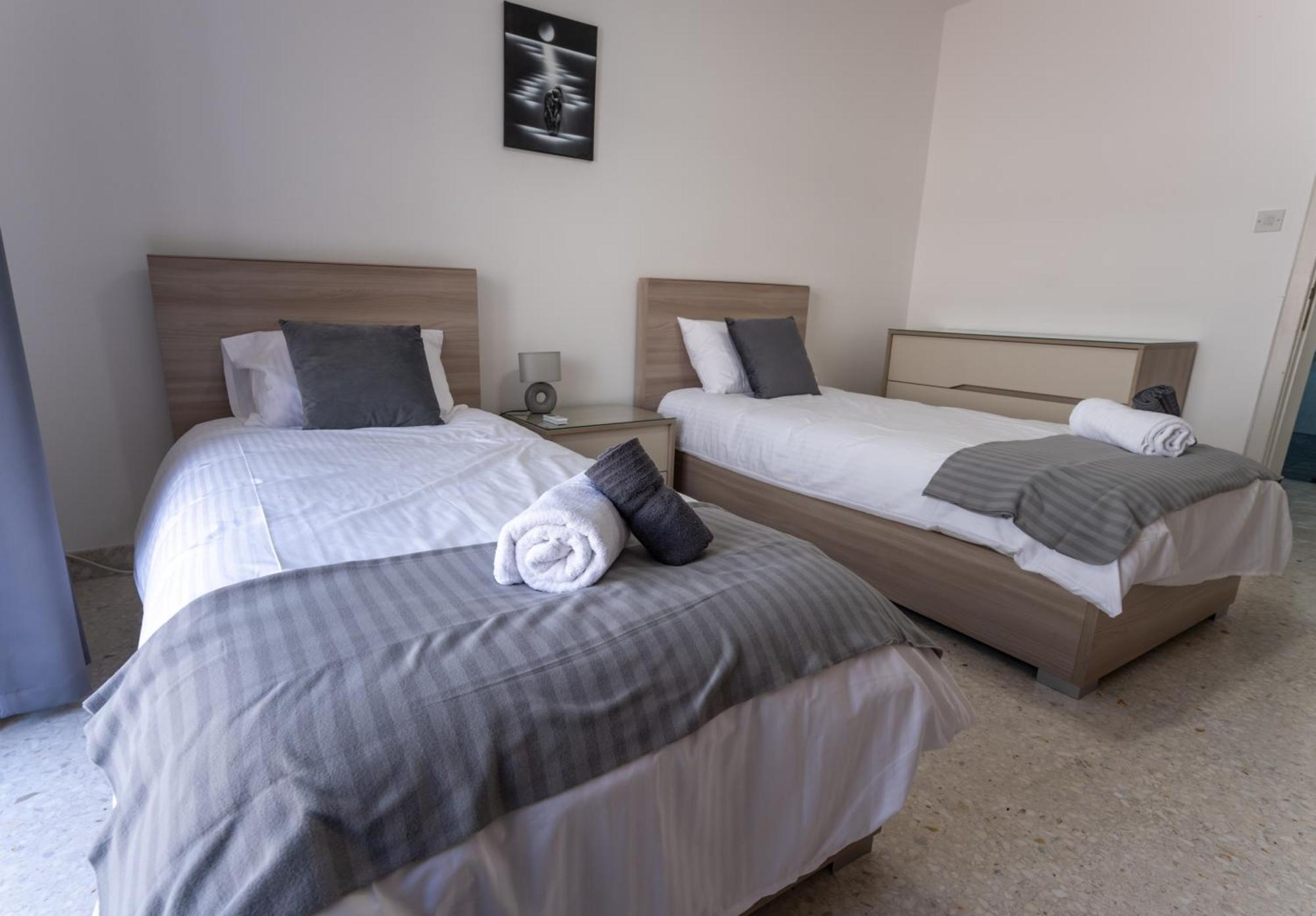 Spacious 3 Bedroom In The Heart Of St Julians