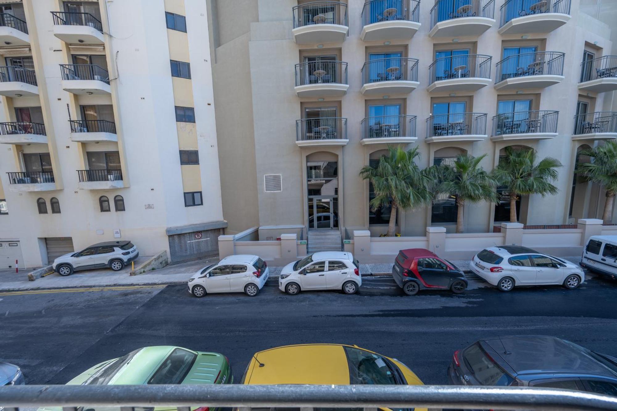 Apartment Spacious 3 Bedroom In The Heart Of St Julians *